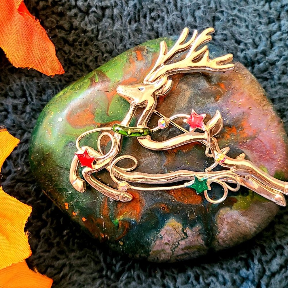 Vintage Metal Stunning Reindeer Brooch- Beautiful - 2"L * 2.5" W